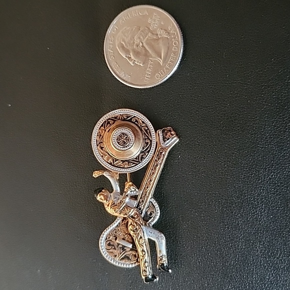 Vintage Gold & Silver Tone Spanish Guitar Player Brooch - Picture 3 of 3